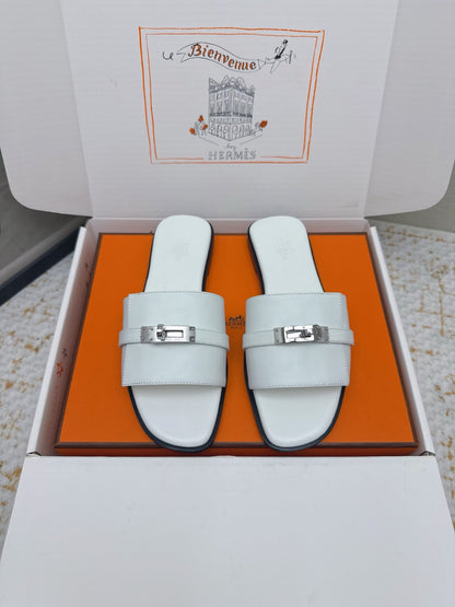 HM 26ss Oasis Sandals White Sheepskin Sliver Buckle 625164