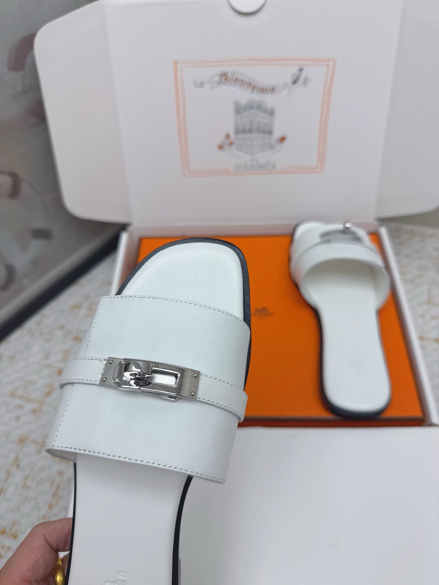 HM 26ss Oasis Sandals White Sheepskin Sliver Buckle 625164