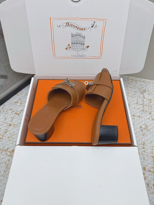 HM 26ss Oasis Sandals 50 Brown Sheepskin Sliver Buckle 625169