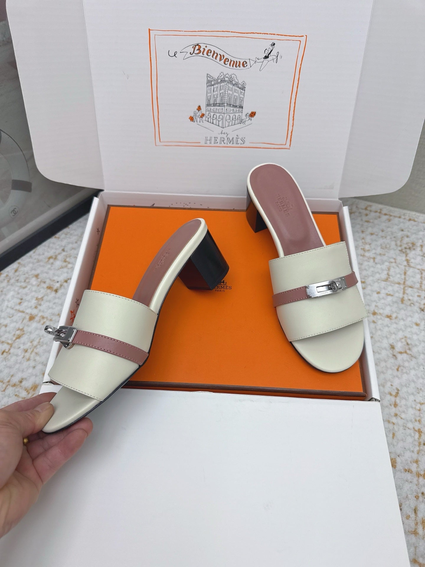 HM 26ss Oasis Sandals 50 Cream Dusty Pink Sheepskin Sliver Buckle 625175