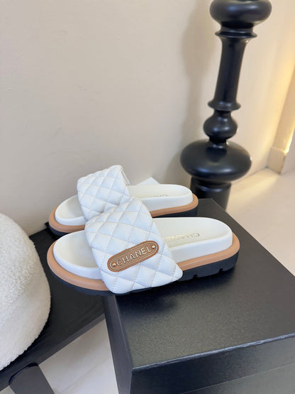 CC 26s Slippers White Beige Sheepskin 627171