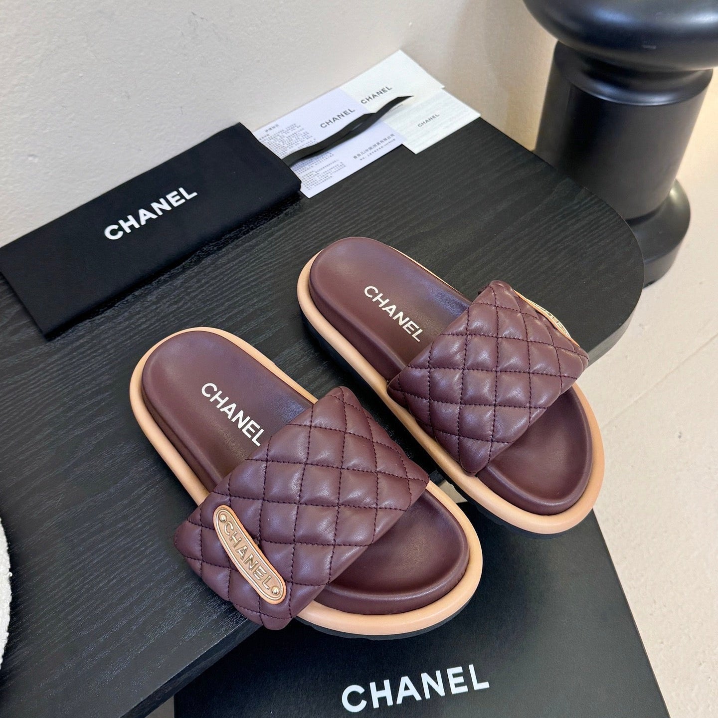 CC 26s Slippers Burgundy Beige Sheepskin 627173