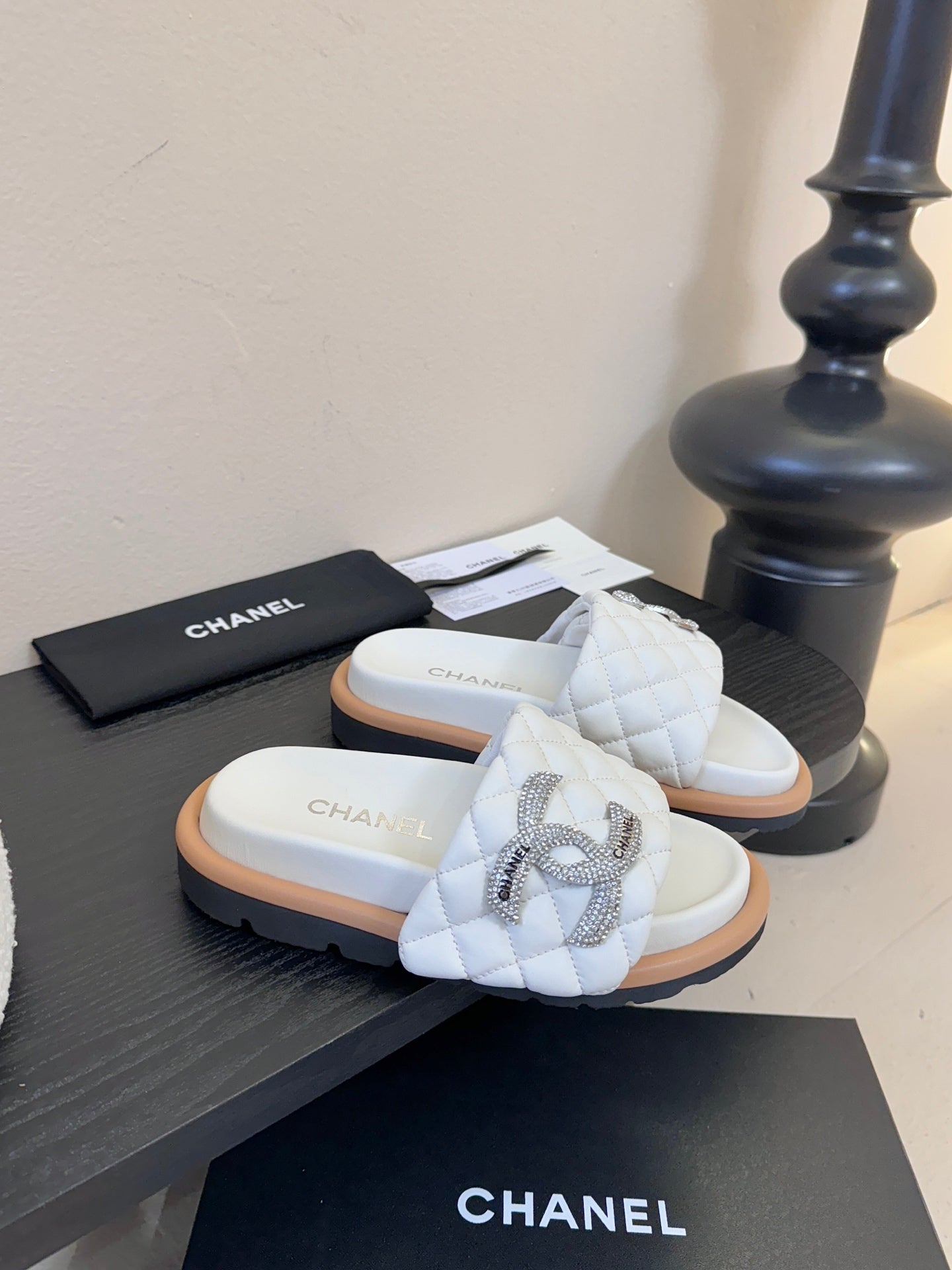 CC 26s Slippers White Beige Sheepskin 627179