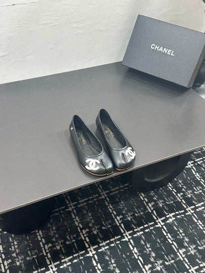 Chanel 2026 Ballet Flats Leather Sheepskin 832540