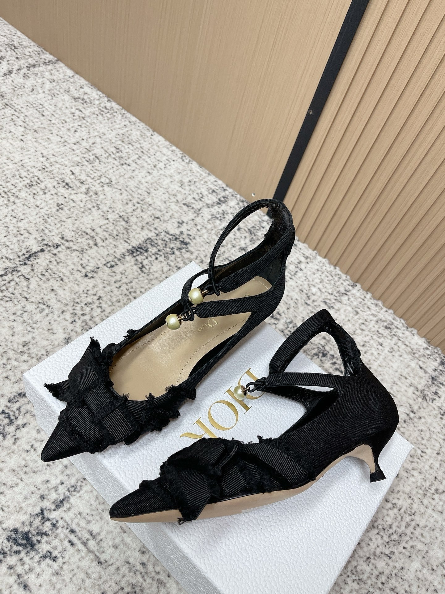 CD 26s Pump 40 Black Beige Canvas Pearl Hardware 643492