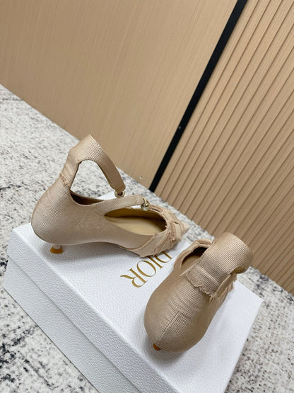 CD 26s Pump 40 Beige Canvas Pearl Hardware 643493