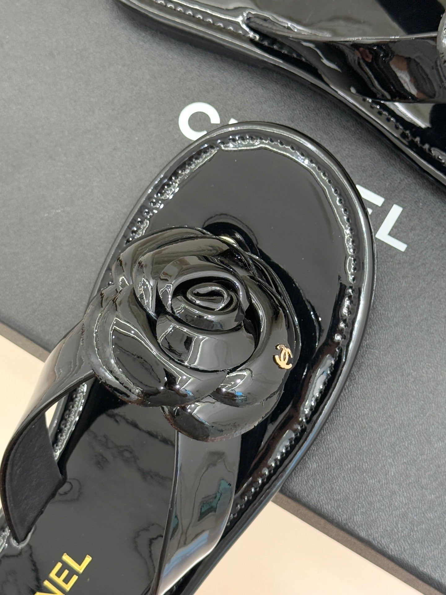 CC 26 Camellia Thong Sandal Black Patent Leather 609993