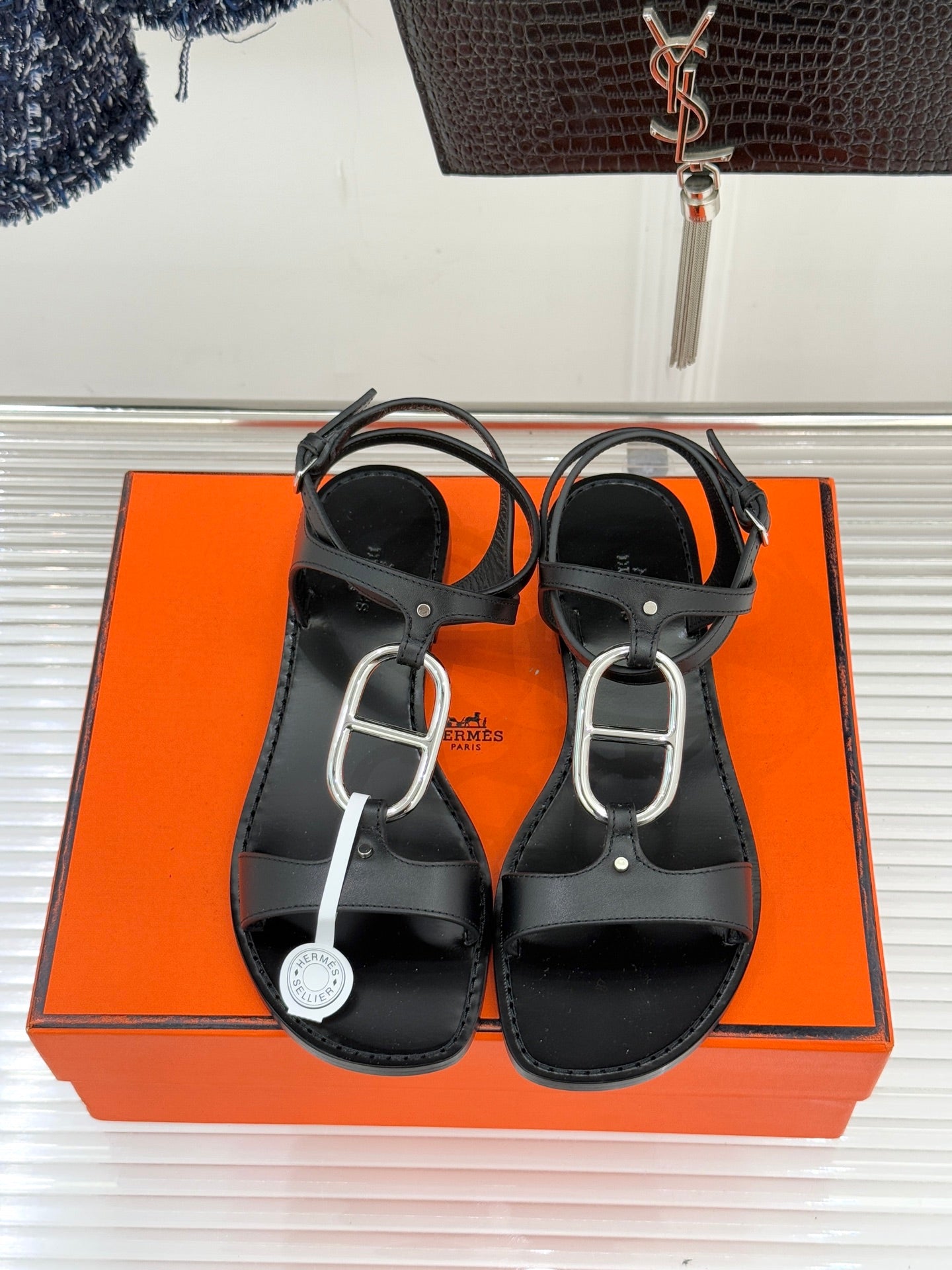 HM 26ss Pig Nose Sandals Black Sheepskin 642845
