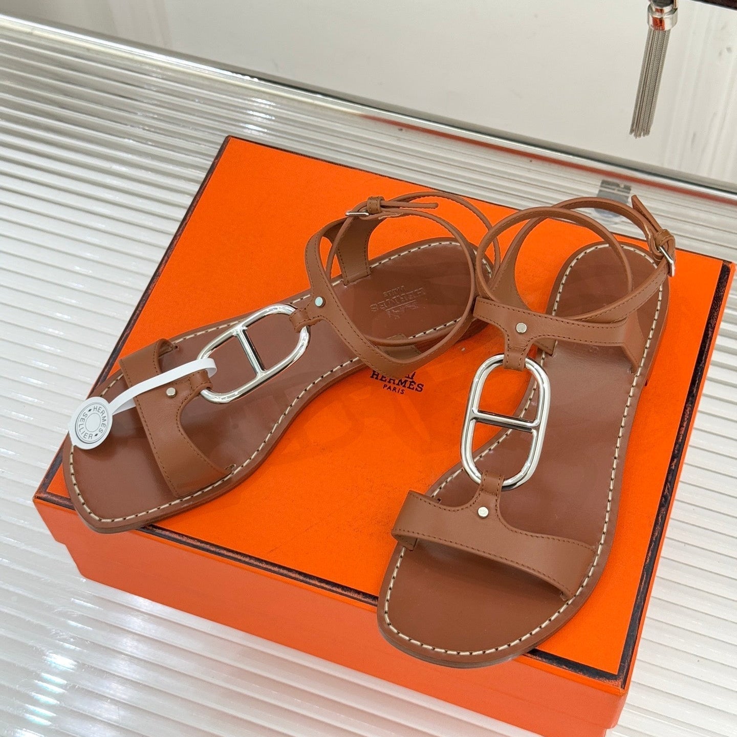 HM 26ss Pig Nose Sandals Brown Sheepskin 642846