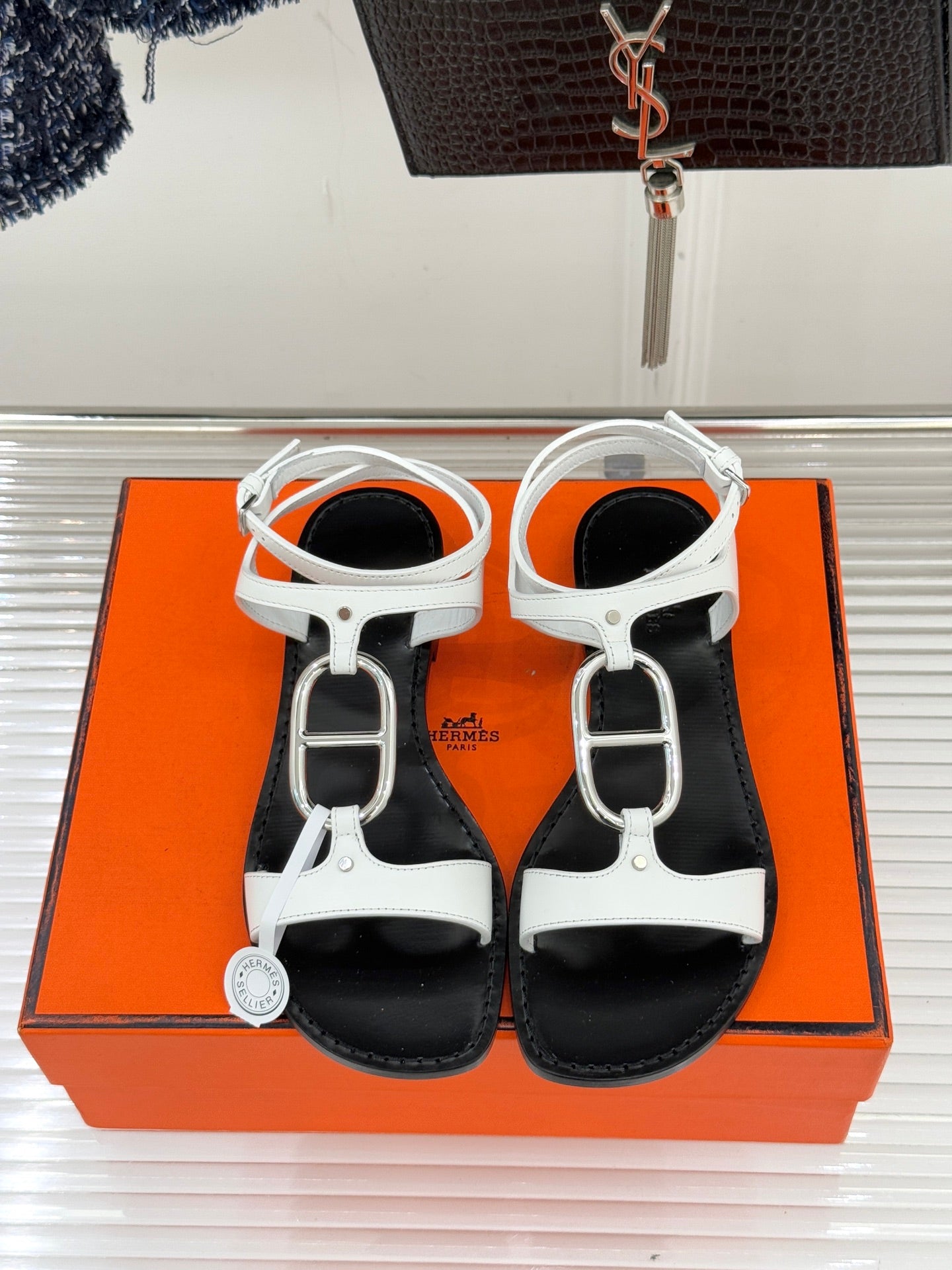 HM 26ss Pig Nose Sandals Black White Sheepskin 642848
