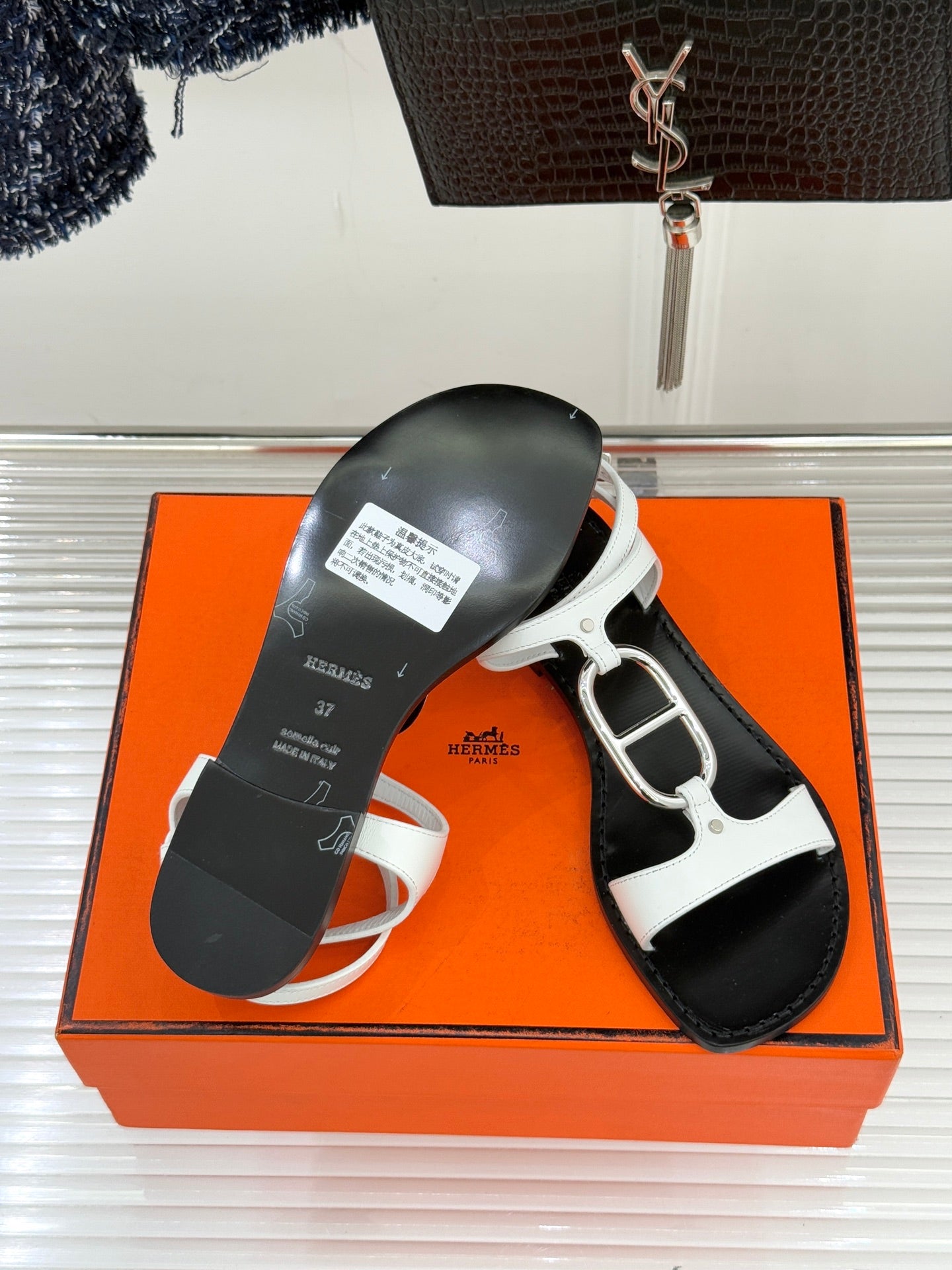 HM 26ss Pig Nose Sandals Black White Sheepskin 642848