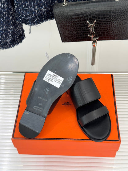 HM 26ss Flat Slippers Black Sheepskin 642857