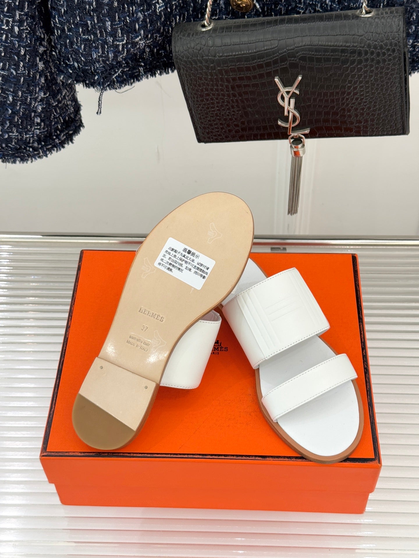HM 26ss Flat Slippers White Sheepskin 642854