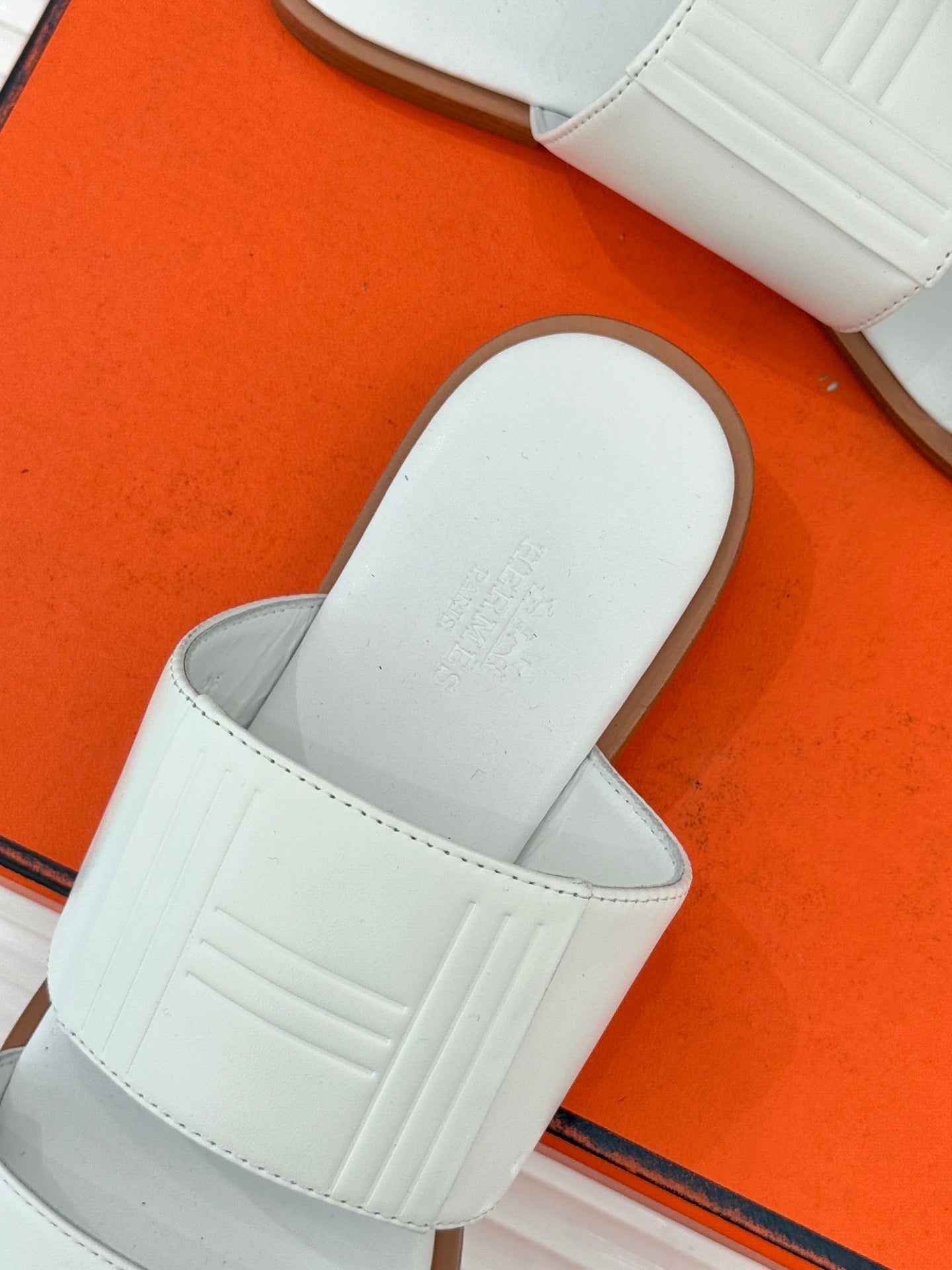 HM 26ss Flat Slippers White Sheepskin 642854