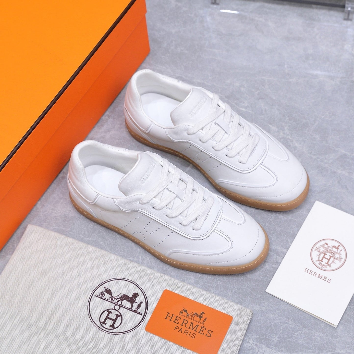 HM 26ss Casual Sneakers White Sheepskin 637714