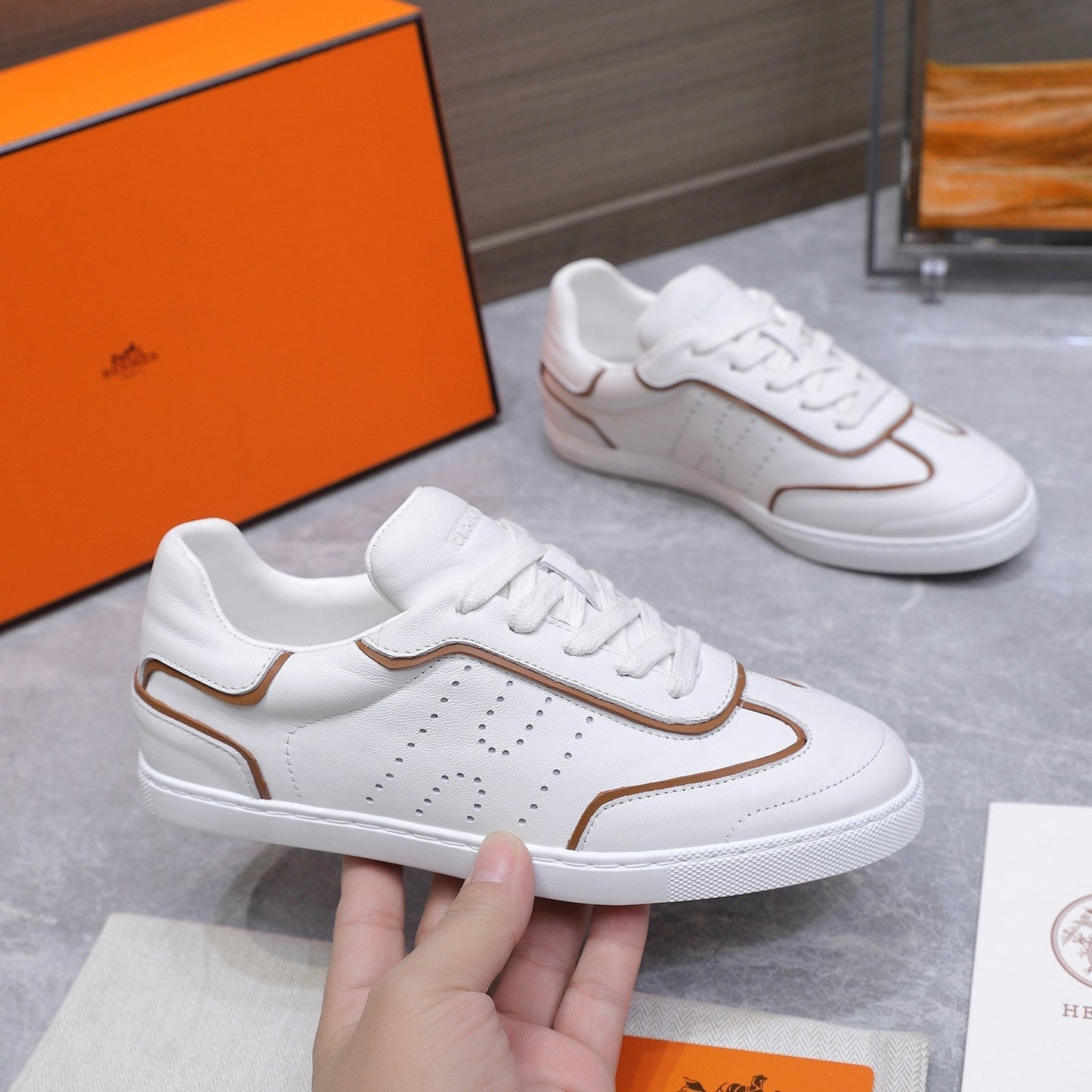 HM 26ss Casual Sneakers White Sheepskin 637715