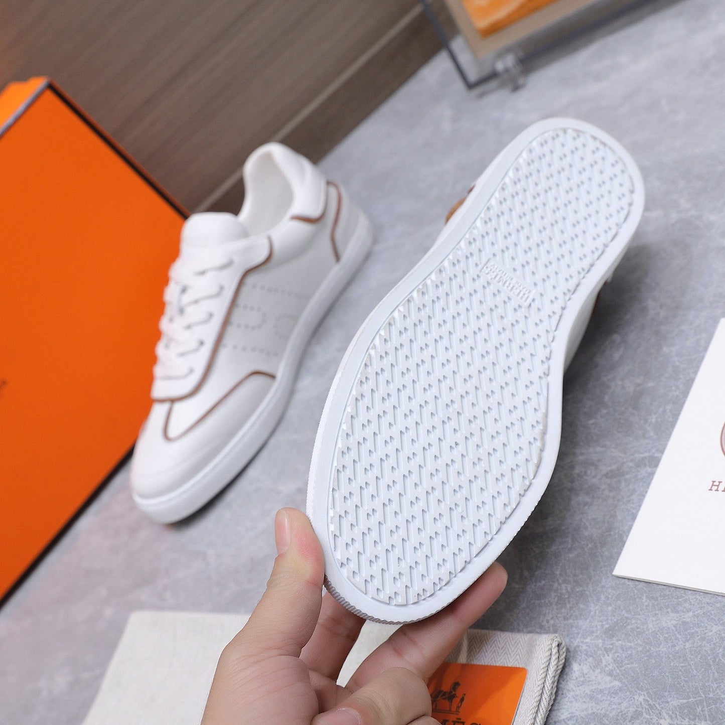 HM 26ss Casual Sneakers White Sheepskin 637715