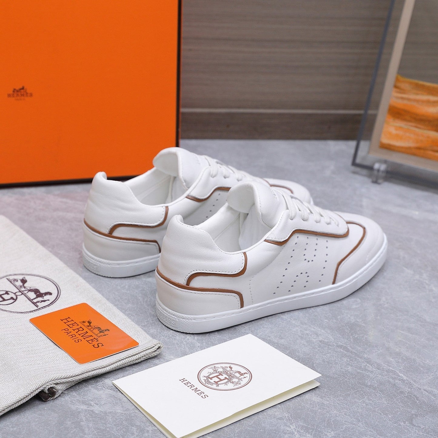 HM 26ss Casual Sneakers White Sheepskin 637715