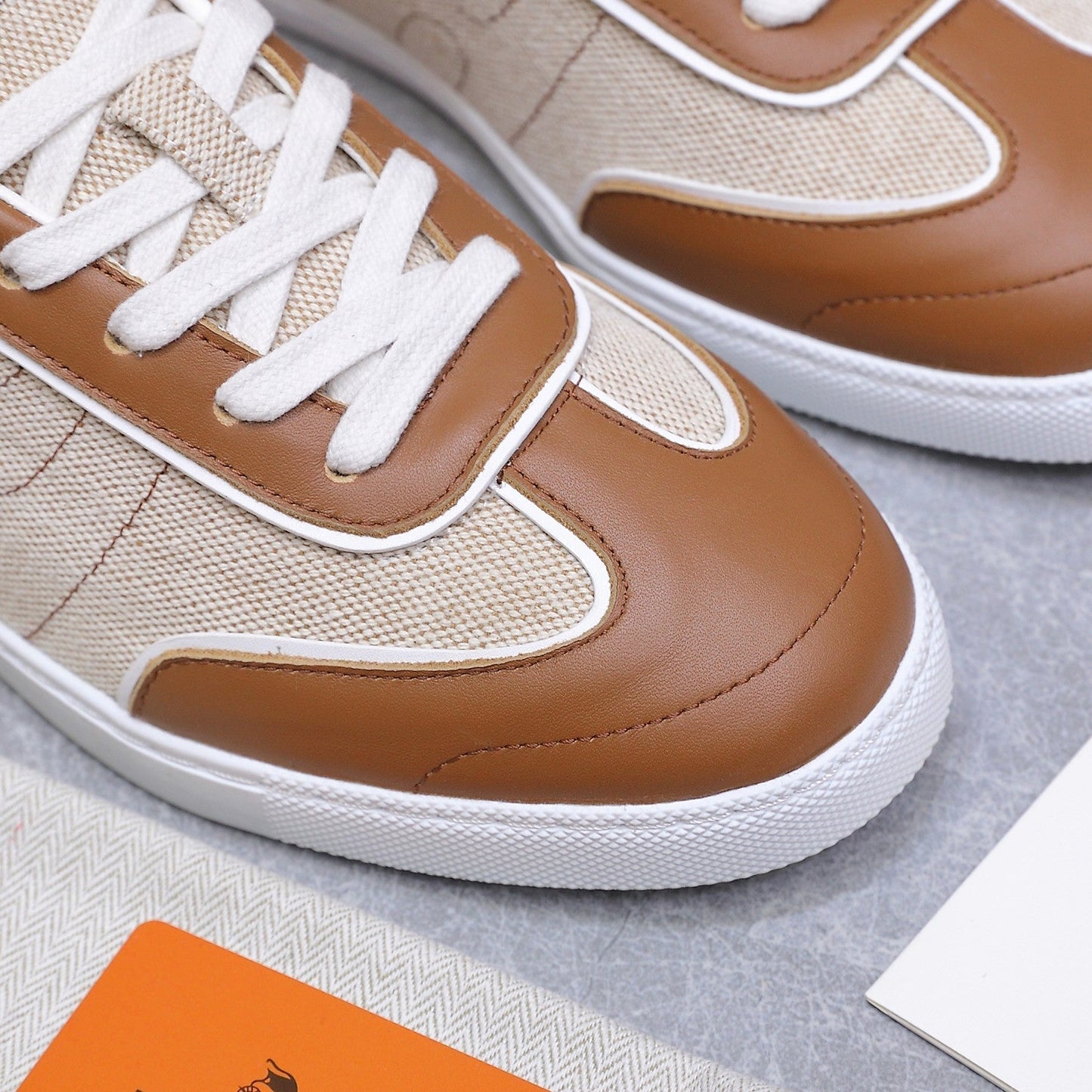 HM 26ss Casual Sneakers Ecru Brown Calfskin Canvas 637716