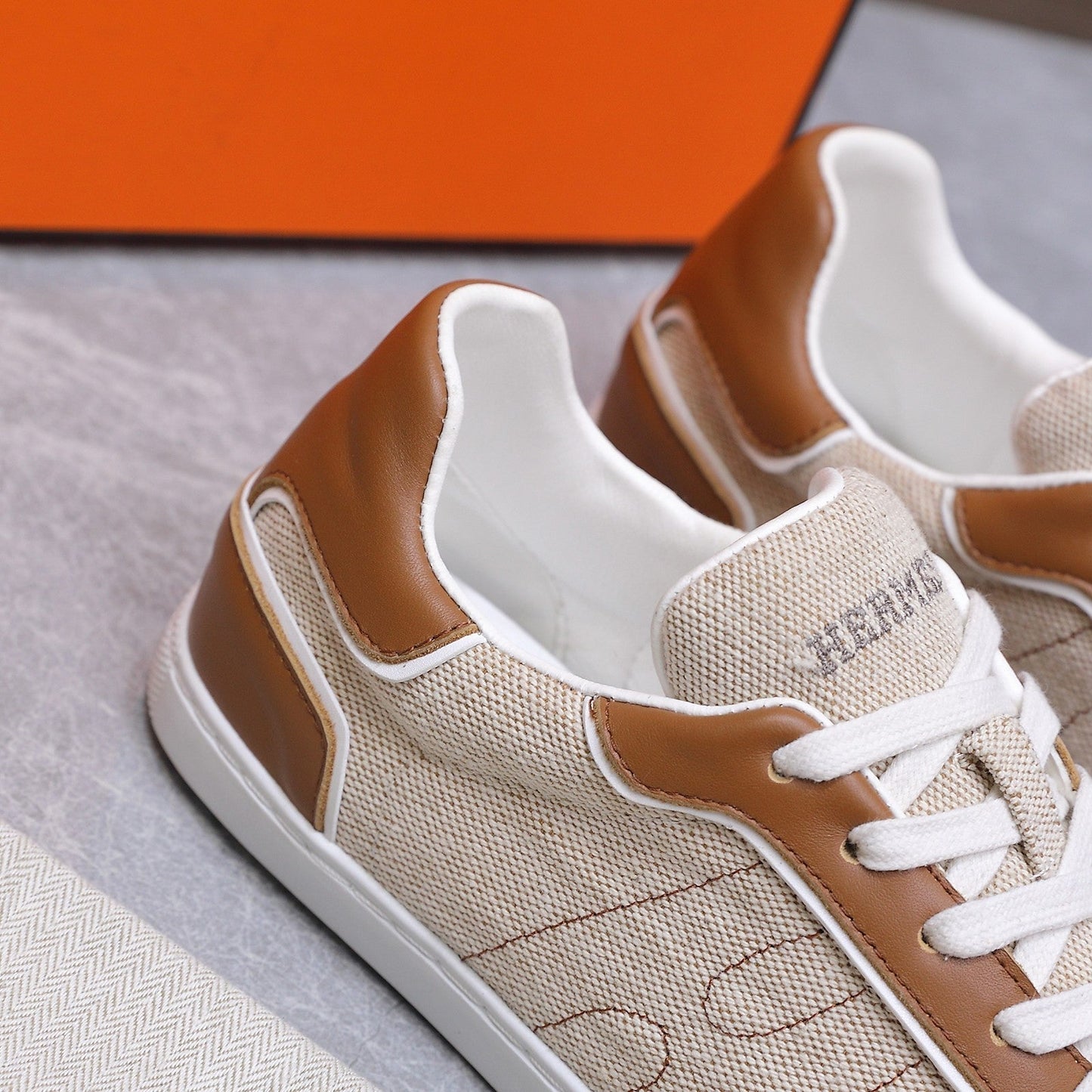 HM 26ss Casual Sneakers Ecru Brown Calfskin Canvas 637716