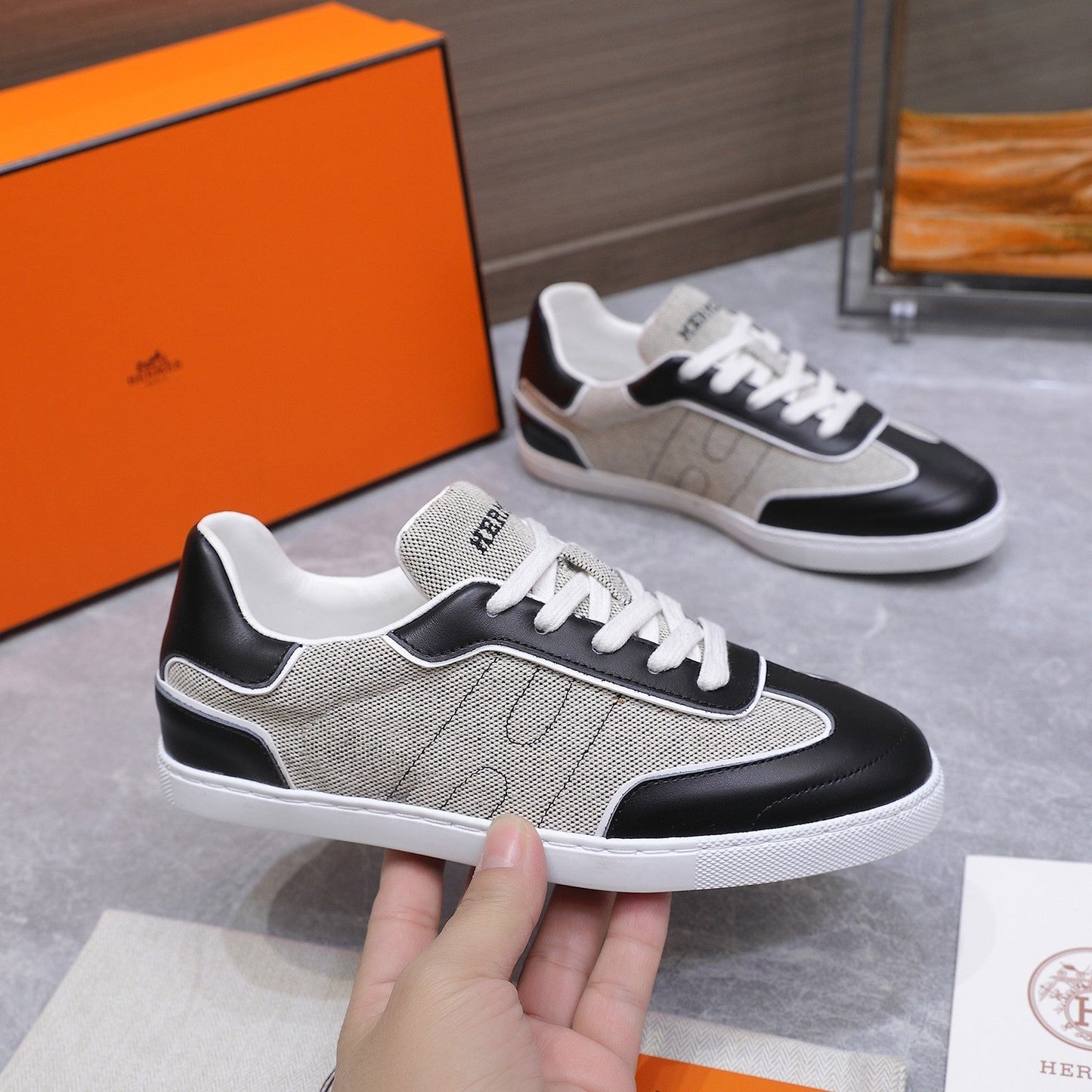 HM 26ss Casual Sneakers Ecru Black Calfskin Canvas 637717