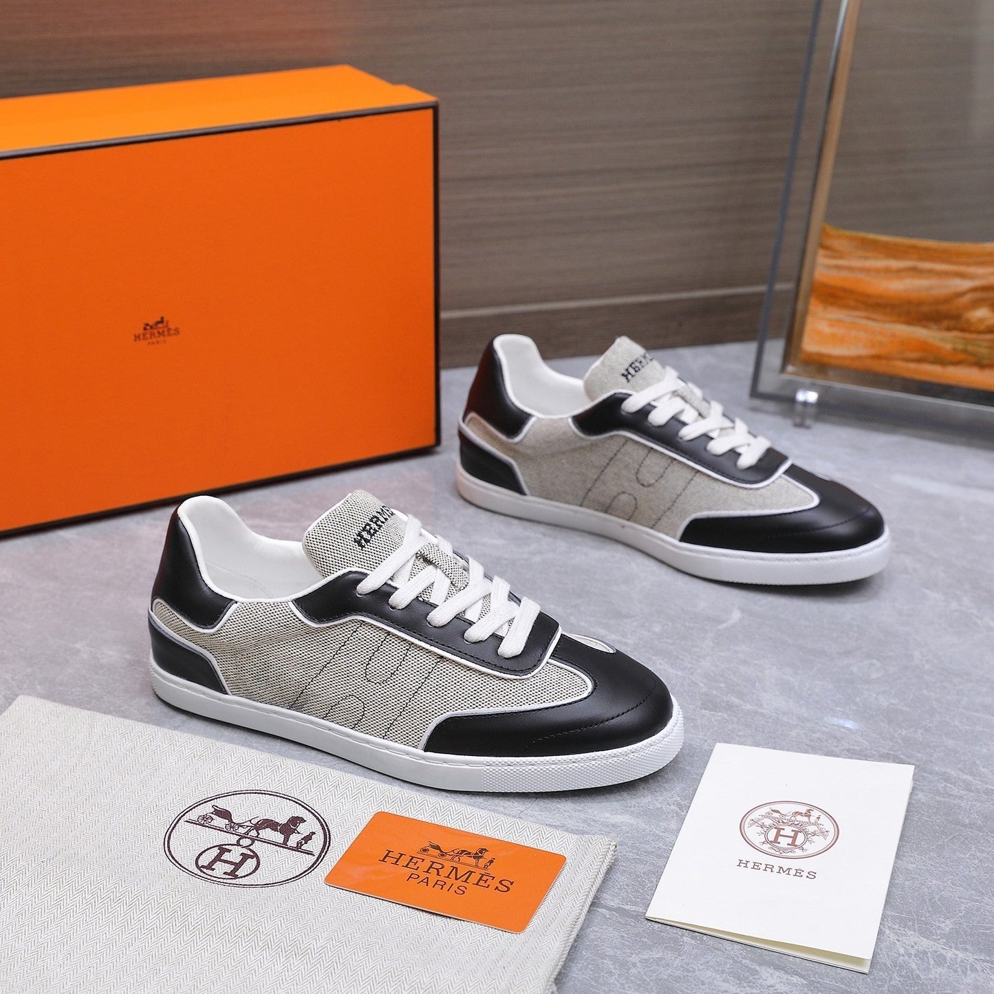 HM 26ss Casual Sneakers Ecru Black Calfskin Canvas 637717