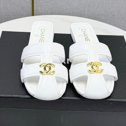 Chanel 2026 Double C Cutout Slipper Sheepskin 904592