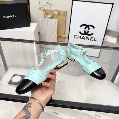 CC 26s Flat Sandals Light Turquoise Cowhide Patent Leather 183570