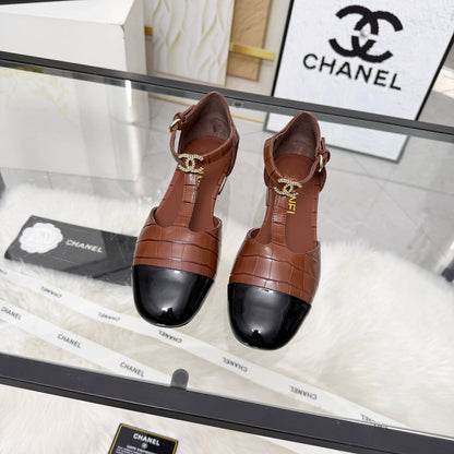 CC 26s Flat Sandals Brown Black Cowhide Patent Leather 183572