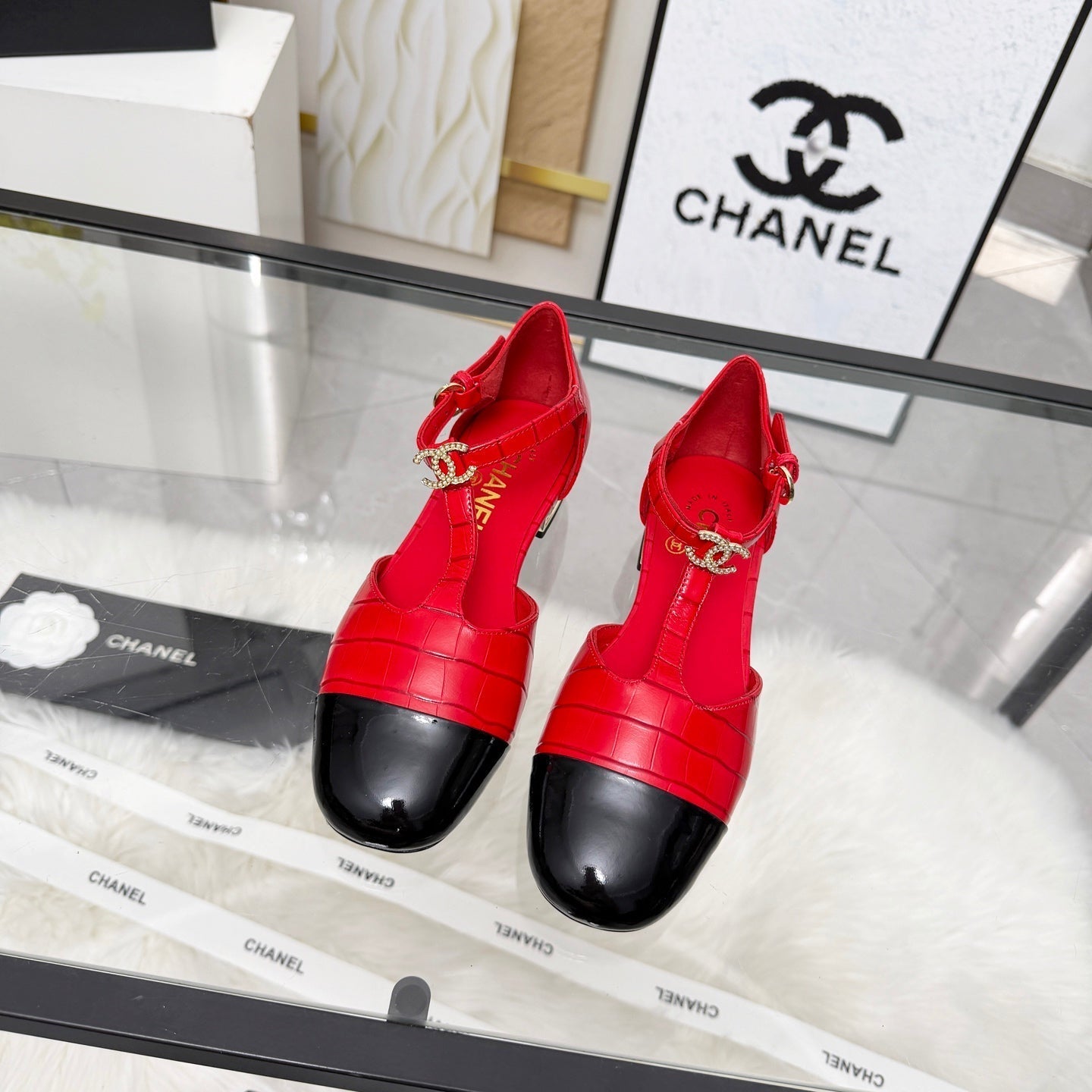 CC 26s Flat Sandals Red Black Cowhide Patent Leather 183574