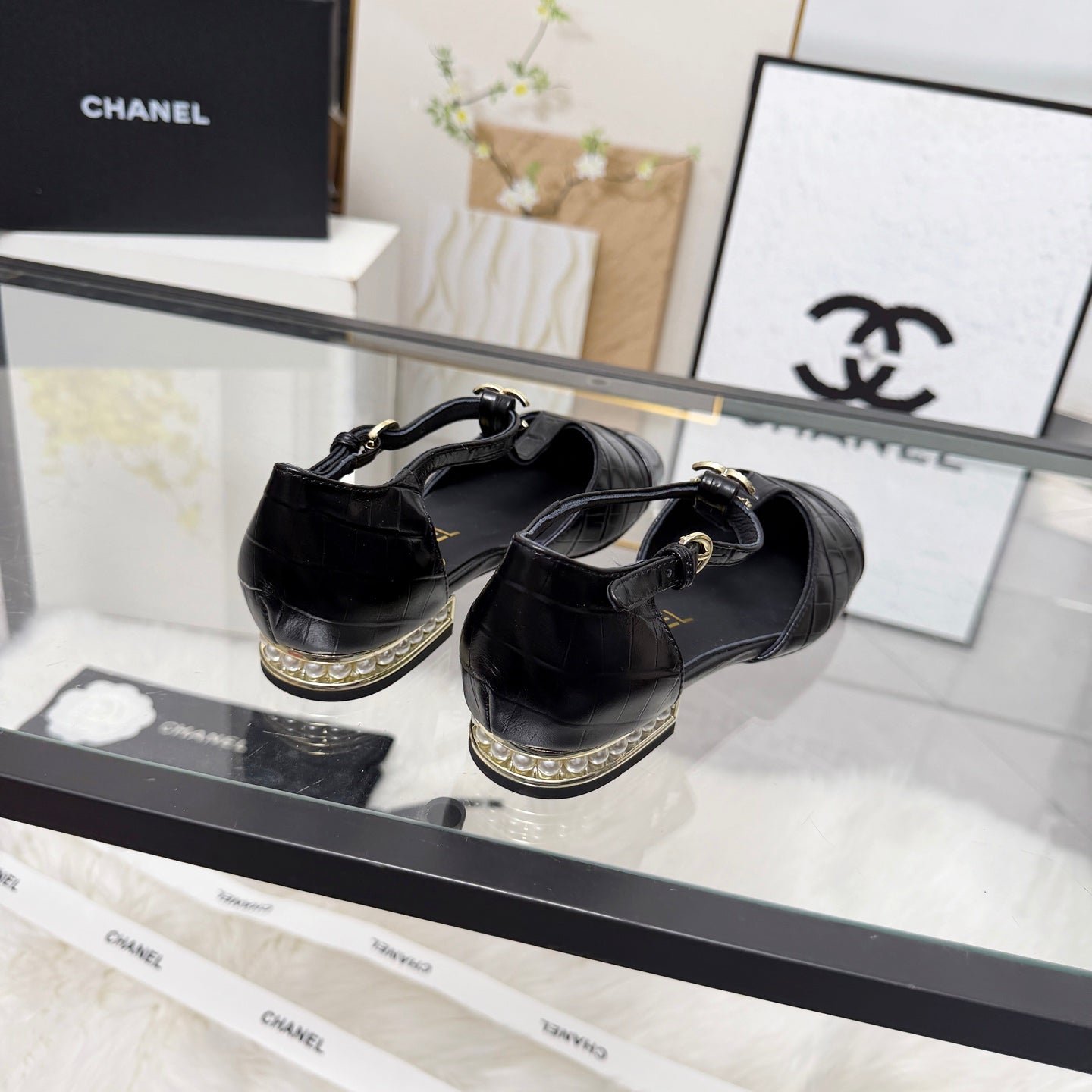 CC 26s Flat Sandals Black Cowhide Patent Leather 183576