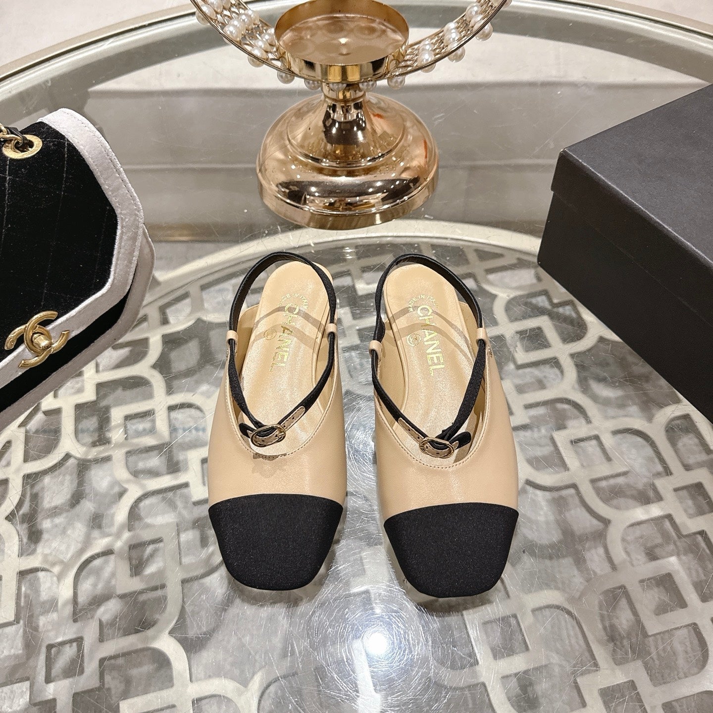 CC 26s Mary Jane Beige Black Sheepskin 627038