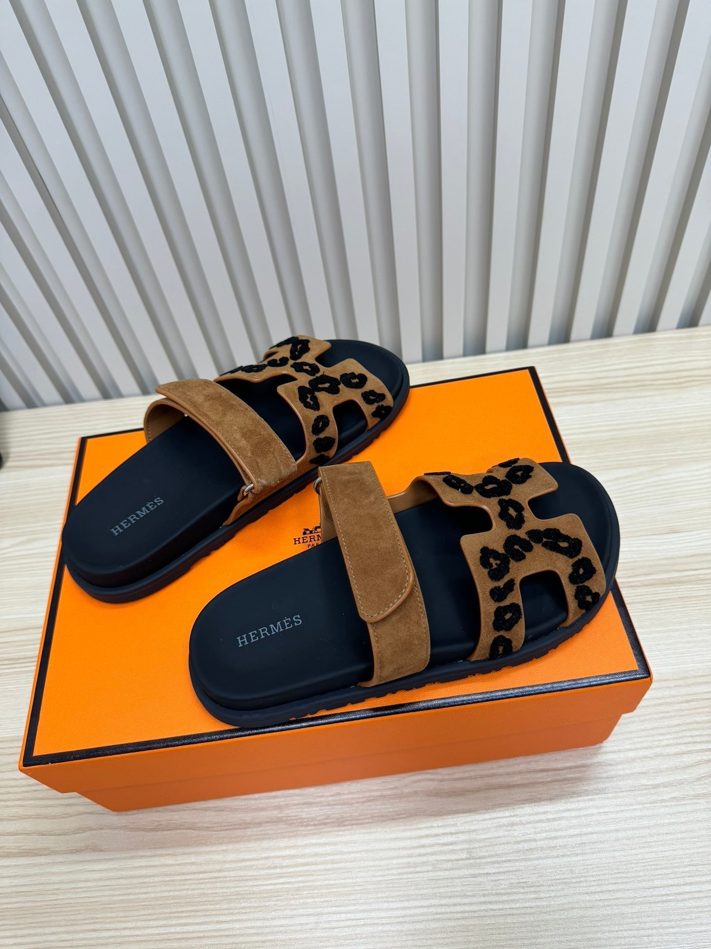 HM 26ss Slippers Black Brown Suede Leather 618574