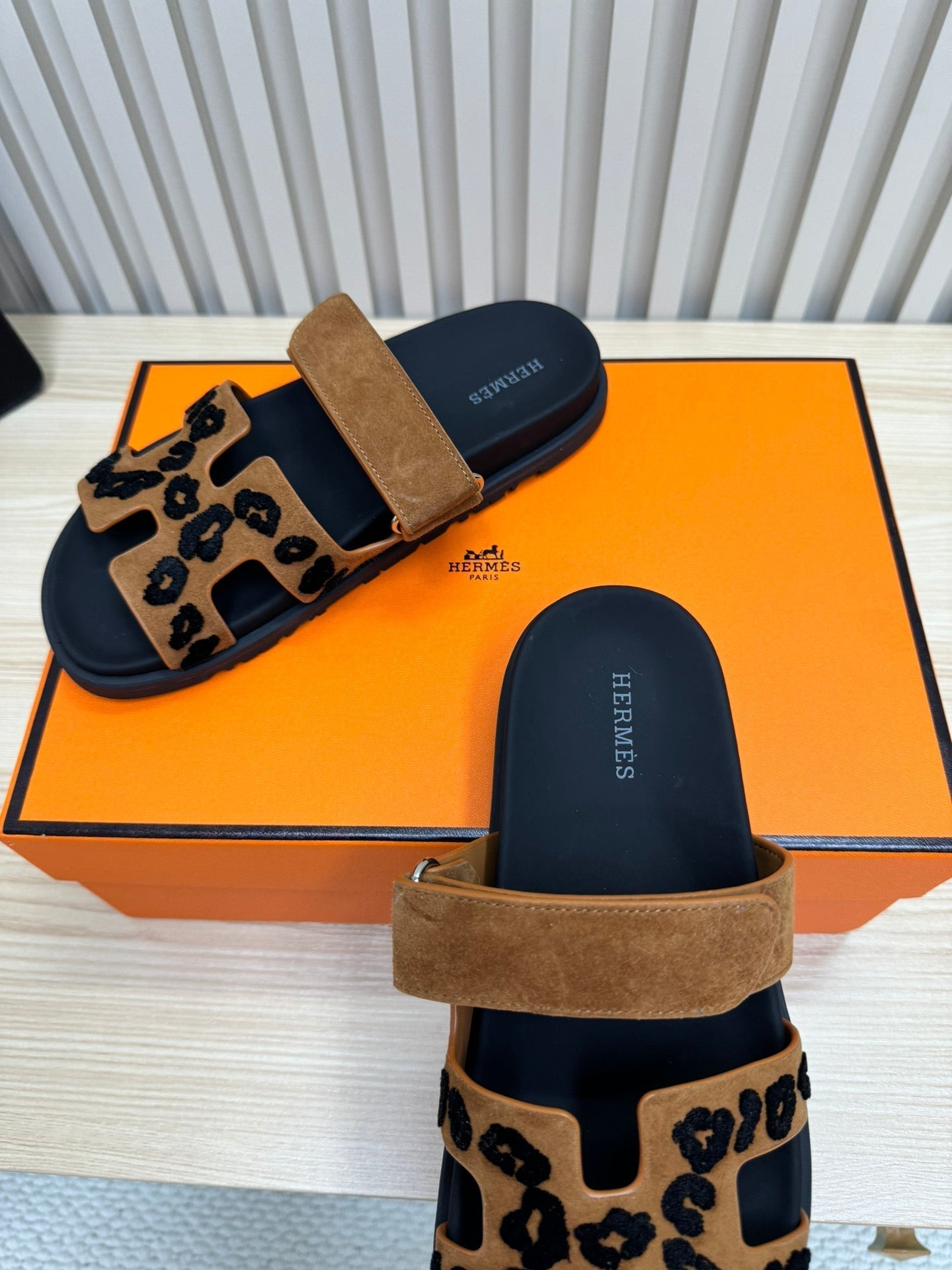 HM 26ss Slippers Black Brown Suede Leather 618574