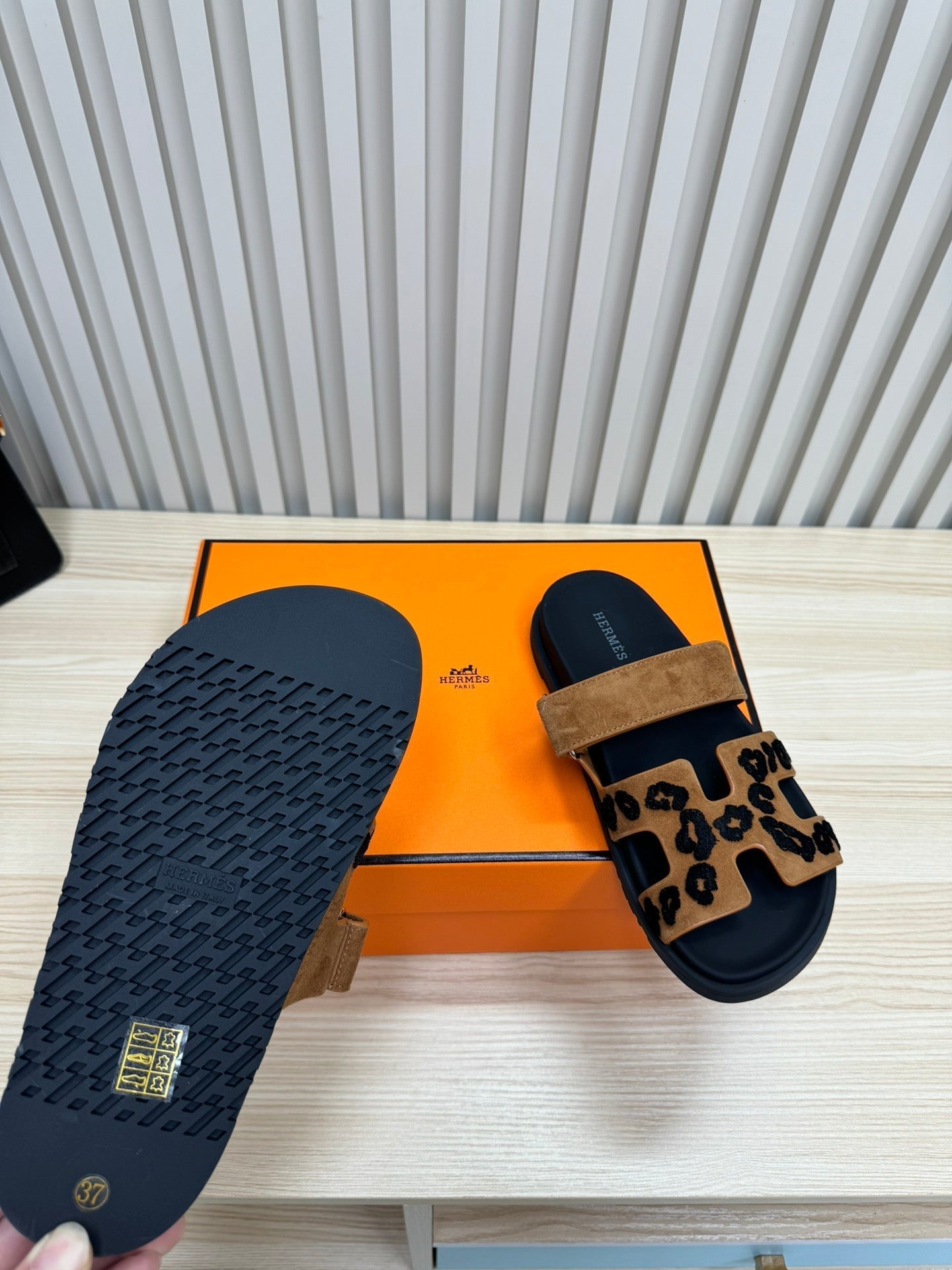 HM 26ss Slippers Black Brown Suede Leather 618574
