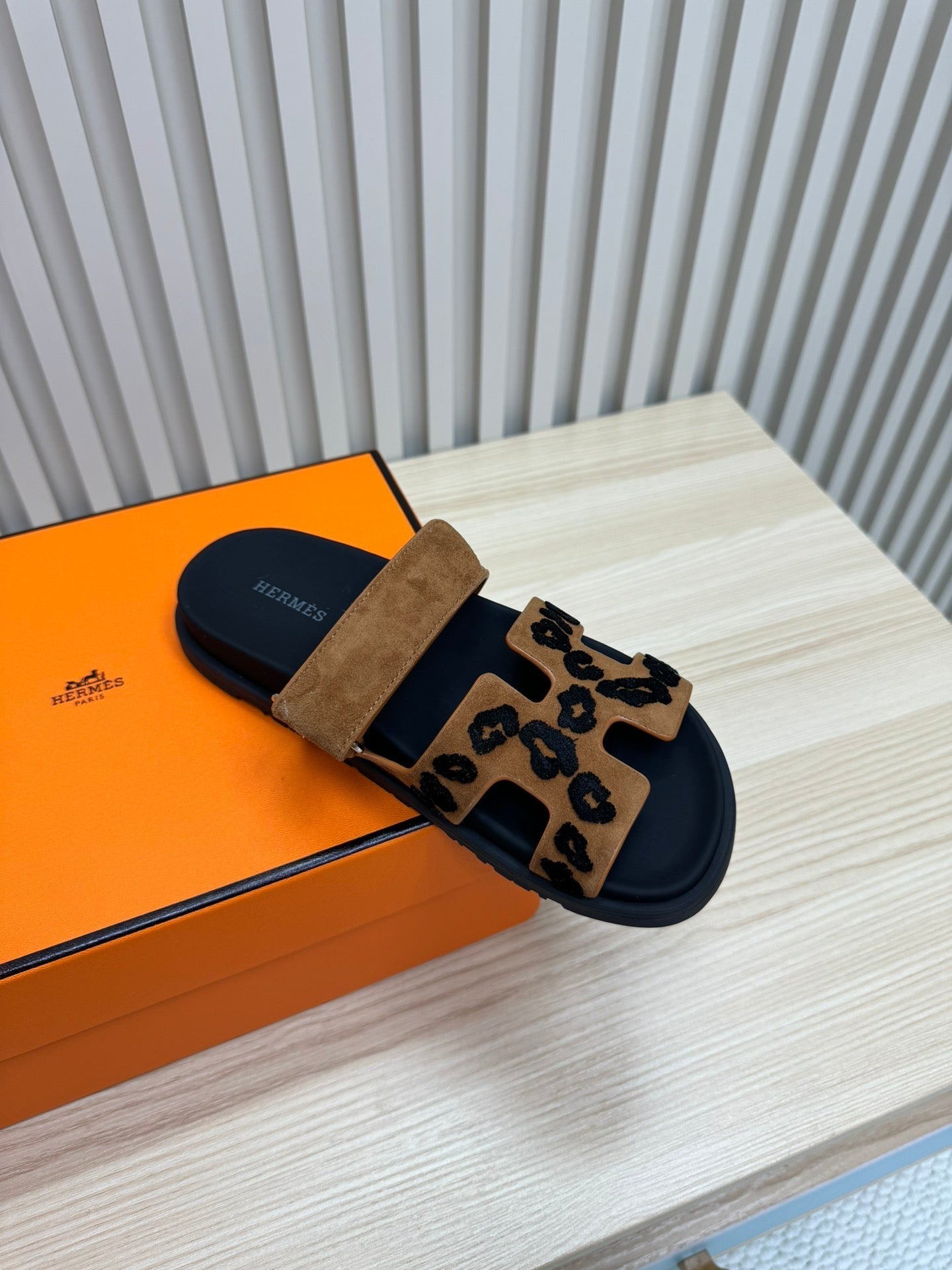 HM 26ss Slippers Black Brown Suede Leather 618574