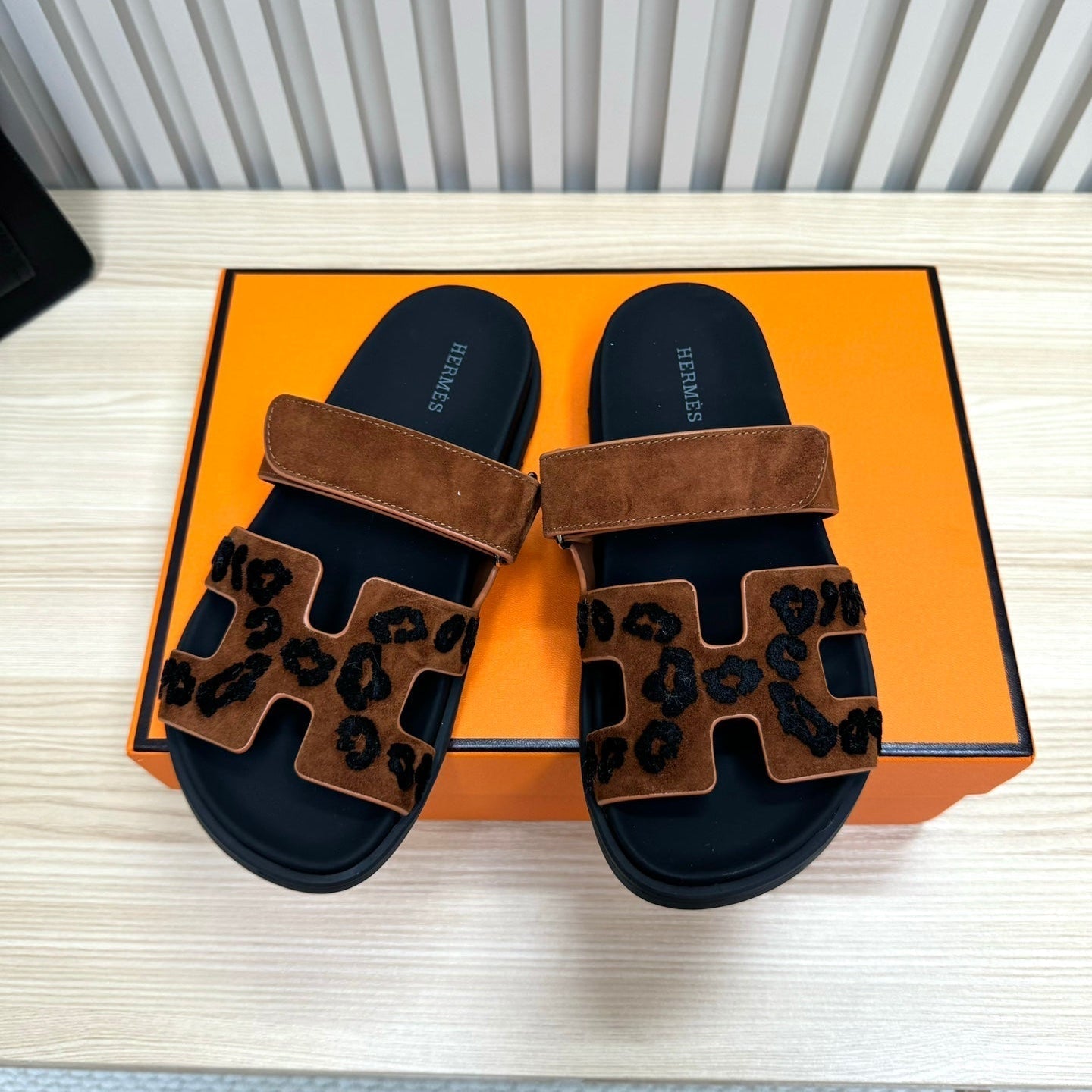 HM 26ss Slippers Brown Black Suede Leather 618577