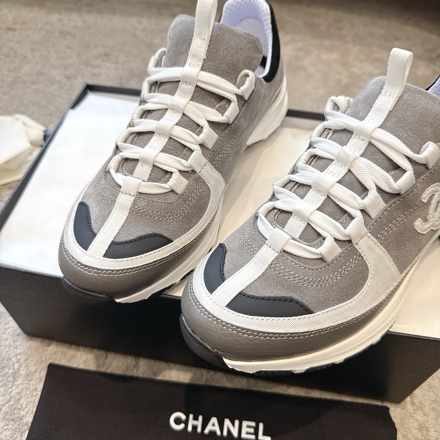 CC 26s Sneaker Gray Suede 647435