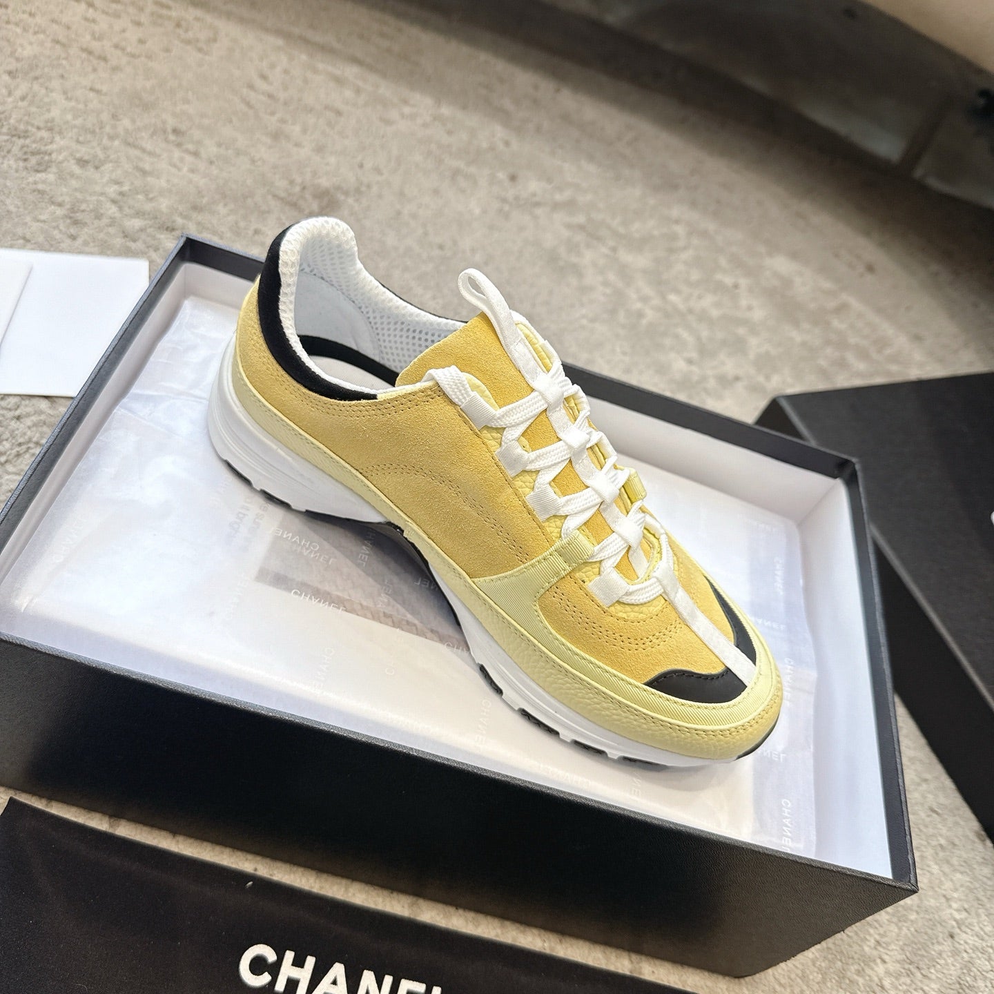 CC 26s Sneaker Yellow Suede 647433