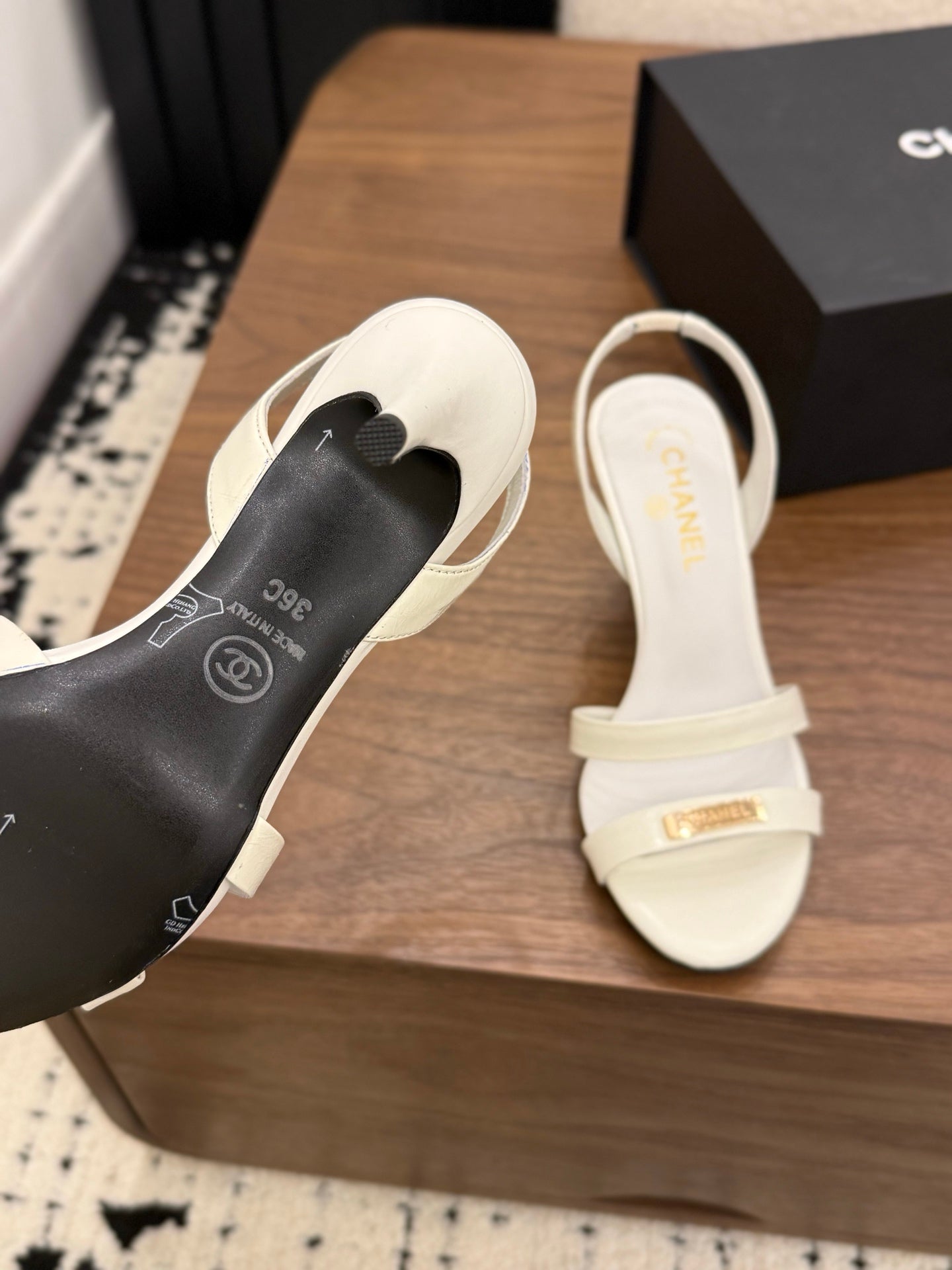 CC 26s Sandals 80 White Sheepskin 183528