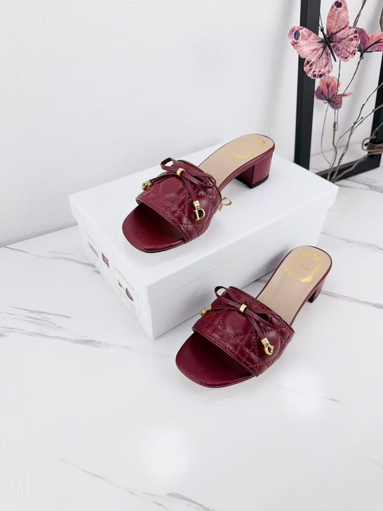 CD 26s Slippers Burgundy Beige Cowhide 681590