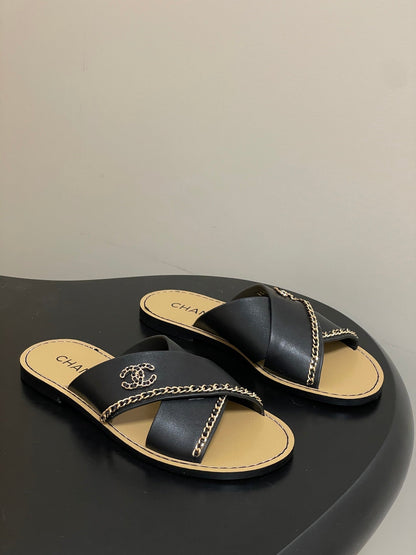 CC 26 Criss-cross Strap Slipper Black Beige Sheepskin 593304