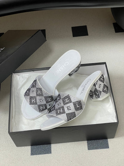 CC 26s Sandals 70 White Gray Sheepskin Rhinestones 649518