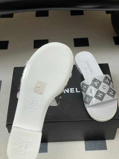 CC 26s Flat Sandals White Sheepskin Rhinestones 649521