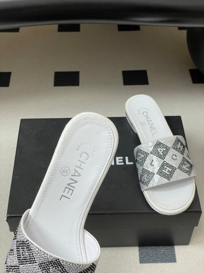 CC 26s Flat Sandals White Sheepskin Rhinestones 649521