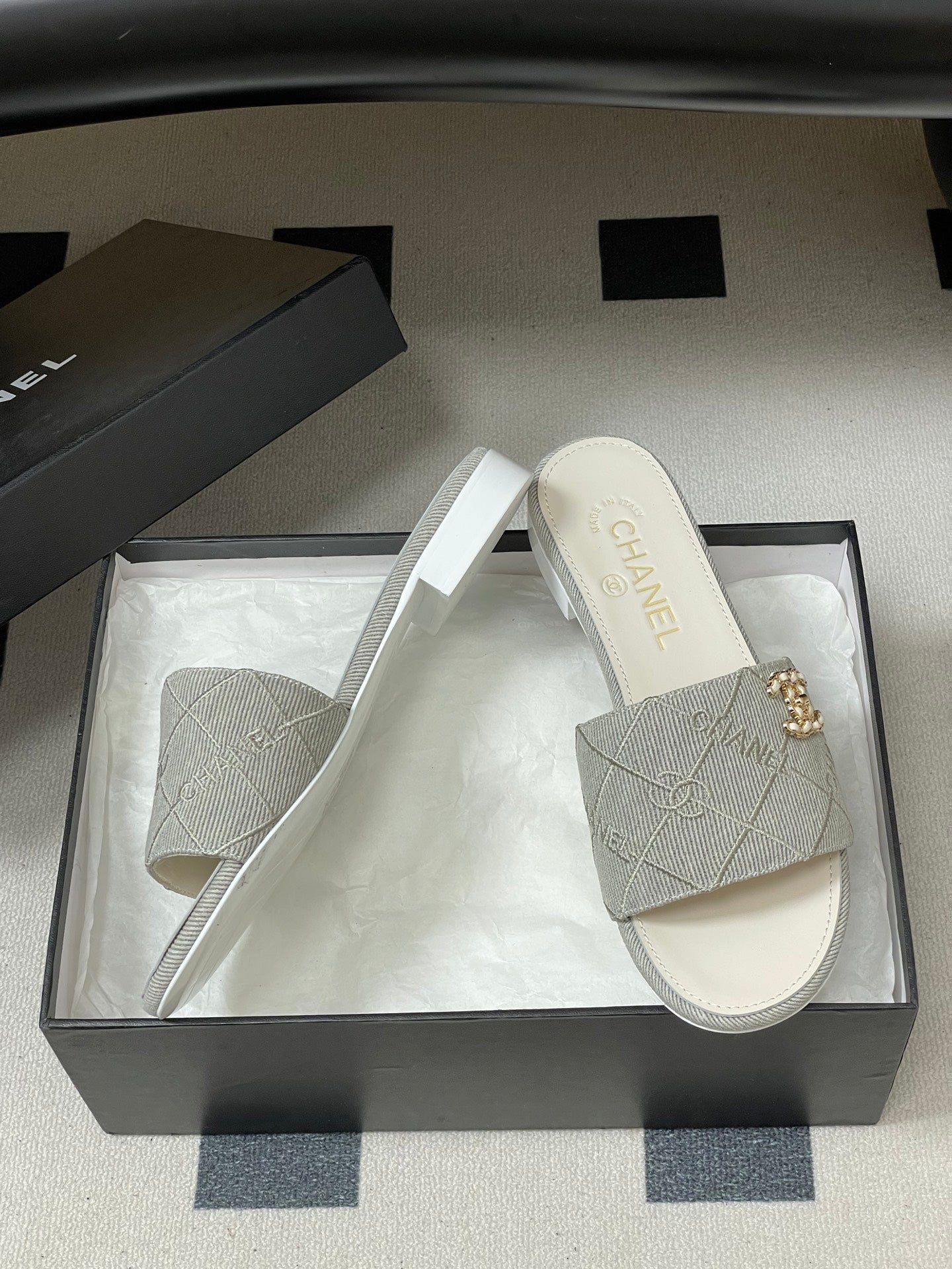 CC 26s Flat Sandals White Gray Canvas Sheepskin Double C 649507