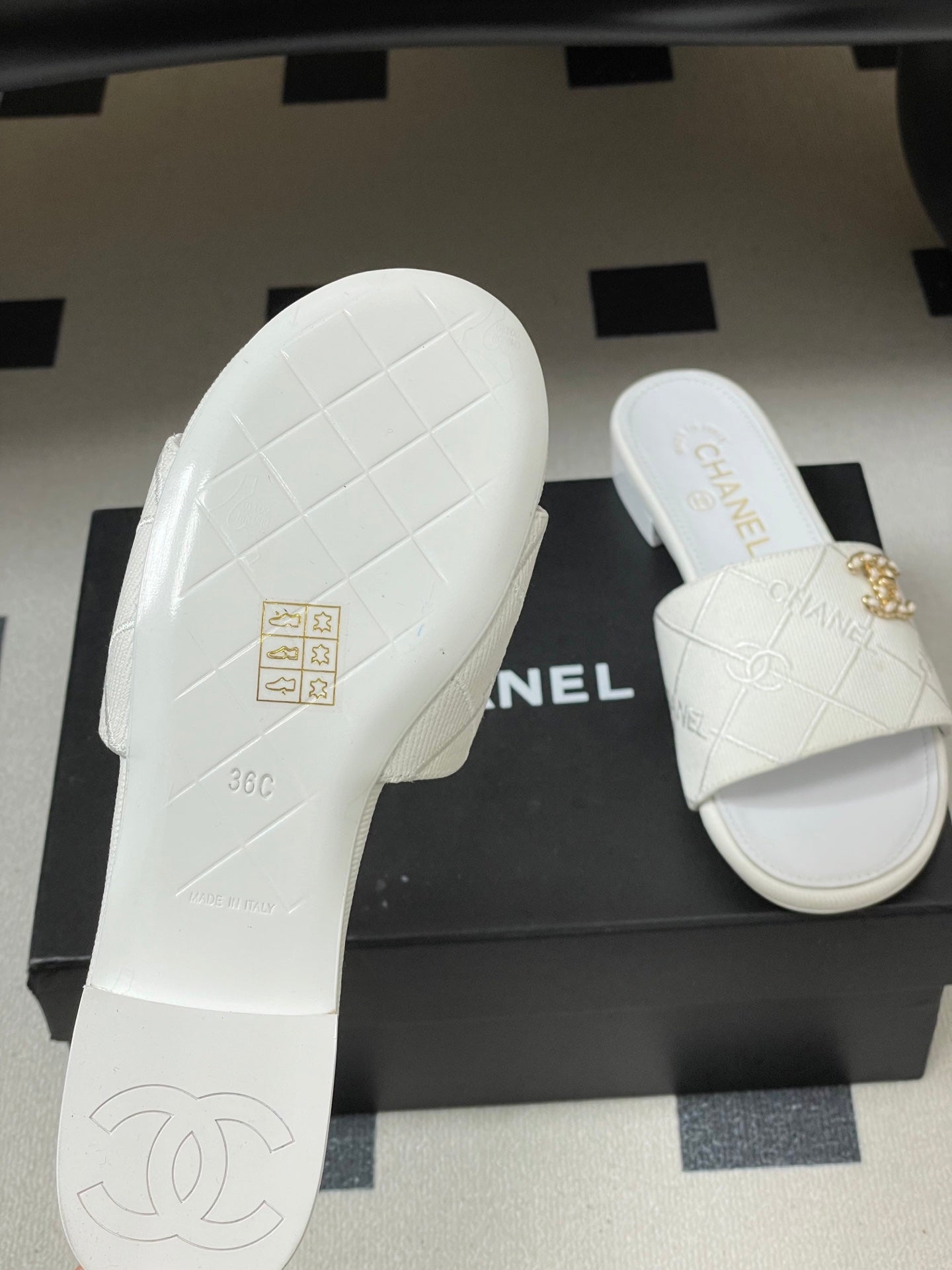 CC 26s Flat Sandals White Canvas Sheepskin Double C 649510