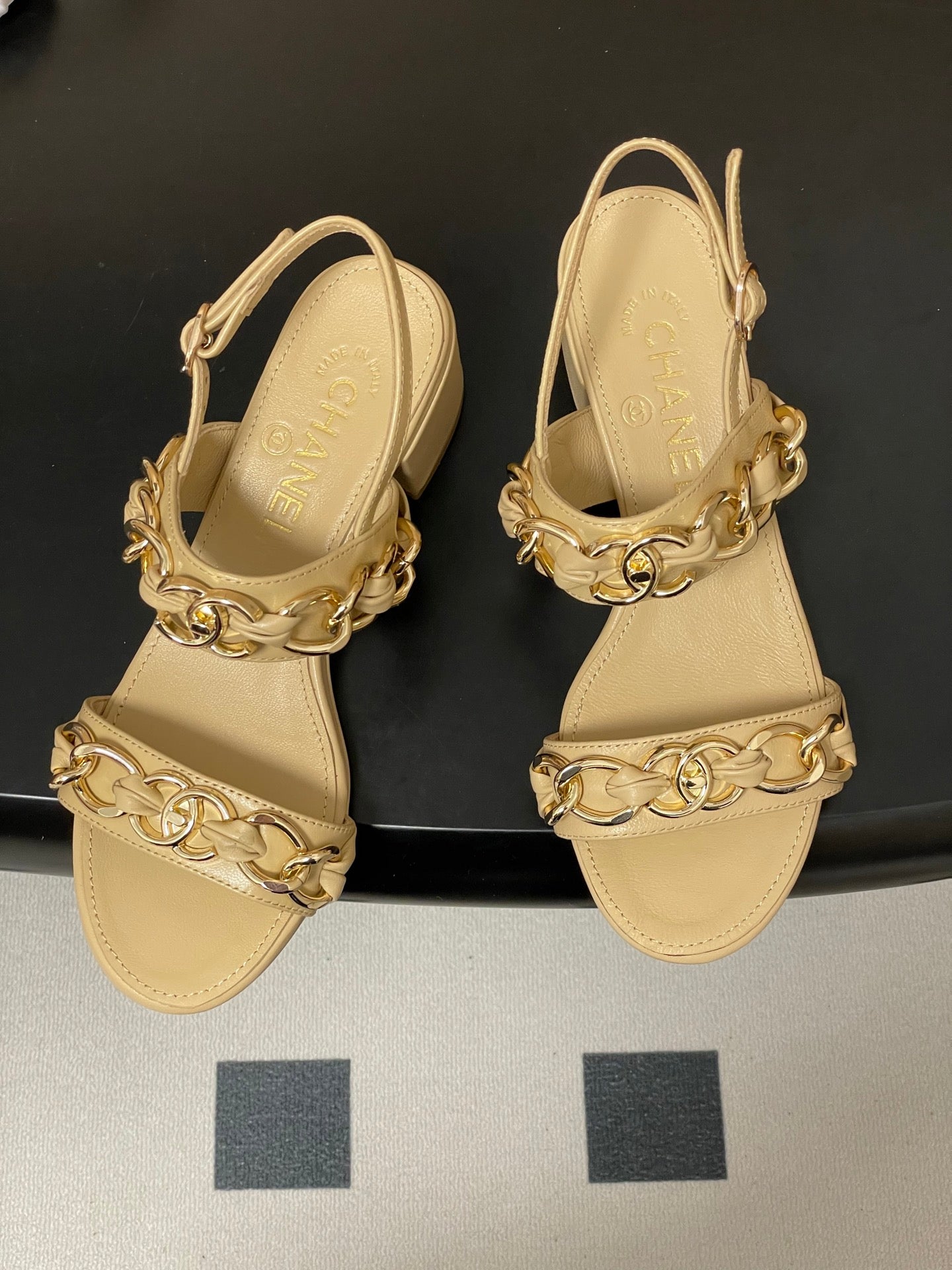 CC 26s Buckle Chain Sandals 55 Beige Sheepskin 649472