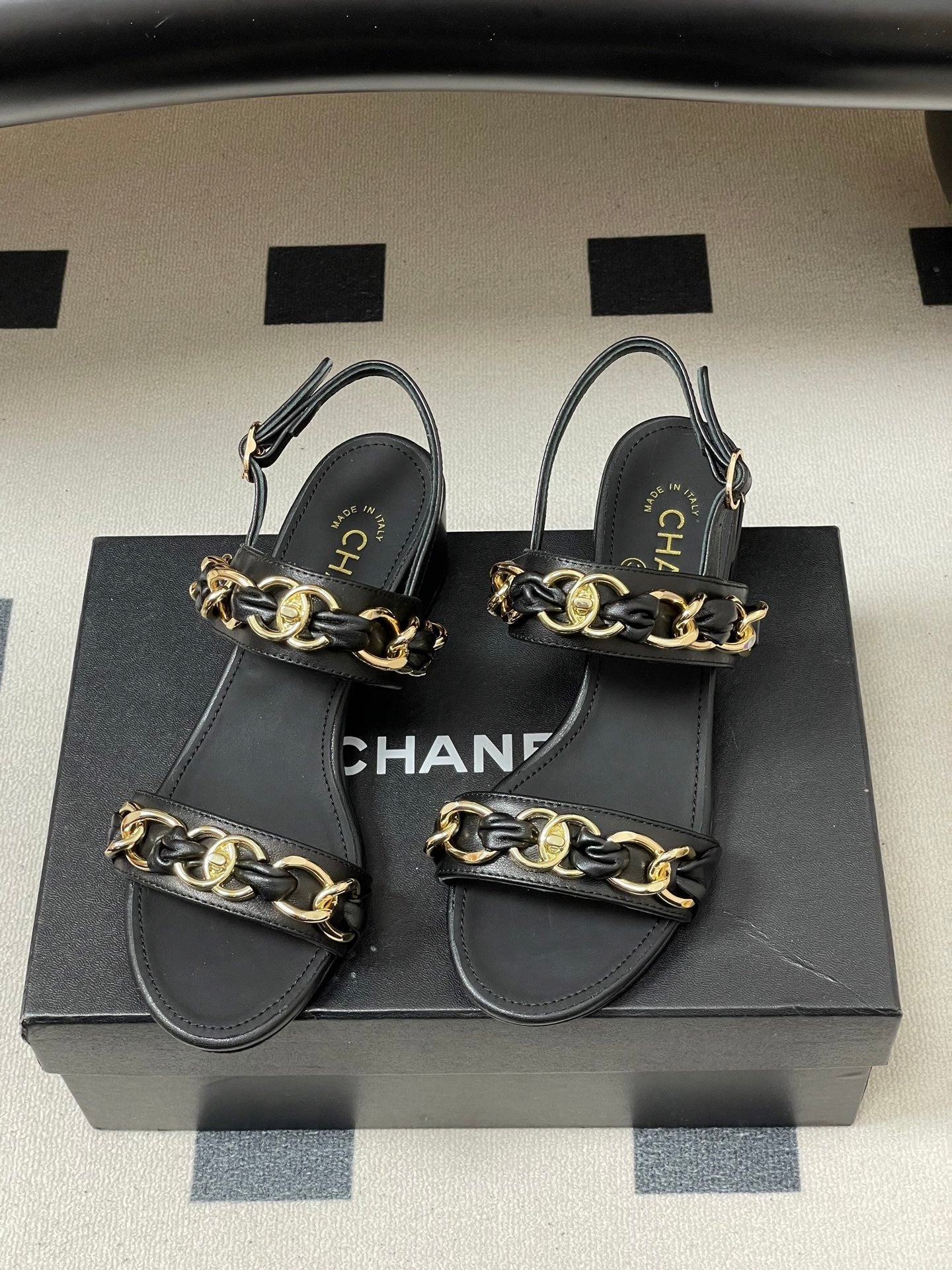CC 26s Buckle Chain Sandals 55 Black Sheepskin 649474