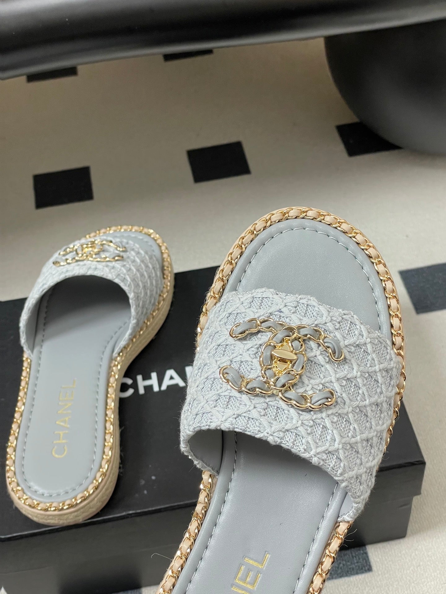 CC 26s Flat Slippers Gray Gold Fabric Sheepskin 649483